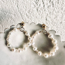 Load image into Gallery viewer, Dainty Pearl Wreath Stud