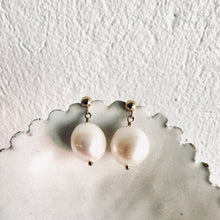 Load image into Gallery viewer, Ellie Grande Pearl Stud