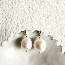 Load image into Gallery viewer, Ellie Grande Pearl Stud