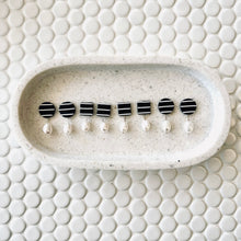 Load image into Gallery viewer, Round Pinstripe Polymer + Pearl