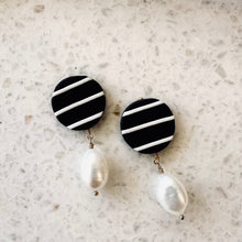 Load image into Gallery viewer, Round Pinstripe Polymer + Pearl