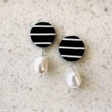 Load image into Gallery viewer, Round Pinstripe Polymer + Pearl