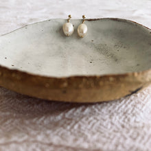 Load image into Gallery viewer, Ellie Classic Pearl Studs