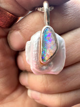 Load image into Gallery viewer, "Looking Through" oPearl Pendant
