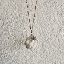 Load image into Gallery viewer, Aurora Pearl Pendant Necklace
