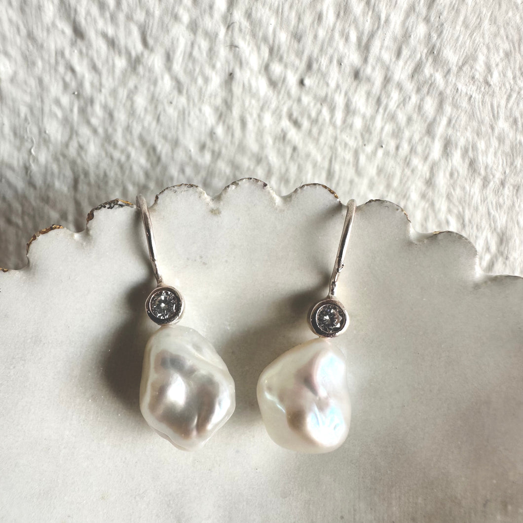 Beau Keshi Pearl Hooks