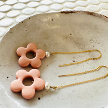 Load image into Gallery viewer, I Love U-Shaped Daisy Threader Chain Earrings
